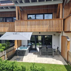 Berger Mit Eigenen Whirlpool Im Garten Ferienhaus